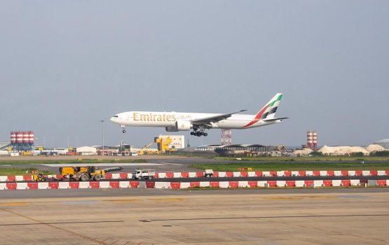 Medhu iru mahchah dhathuru kuraa dhiveheen dhuraalai, dhathuruge kankan reyvymah edhijje