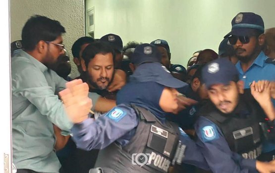 Sanee dhiriulhunuthan balai faaskuree eynaa foruvi phone aai laptop hoadhan