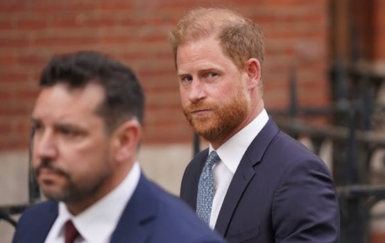 In'gireysi noohakaa dhekolhah Prince Harry aai ithuru tharin thakeh court ah!