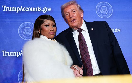Nicki Minaj ah Trump ge gold visa card dheefi
