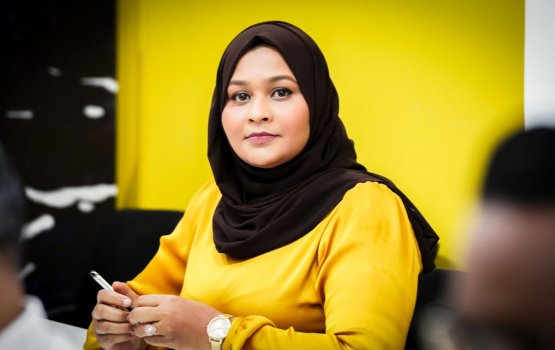 Zaya ge campaign board thah harukurumuge huhdha nudhee HDC in campaign ah huras alhanee