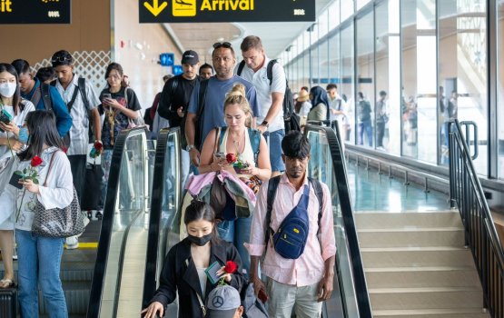 Flght thah cancel ve 5,000 ahvure gina meehunnah nufuri airport gai thaashivefai