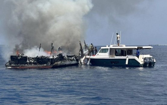 Roavi diving dhaoni adiah hingajje, fihigen ekakah faruvaadhin