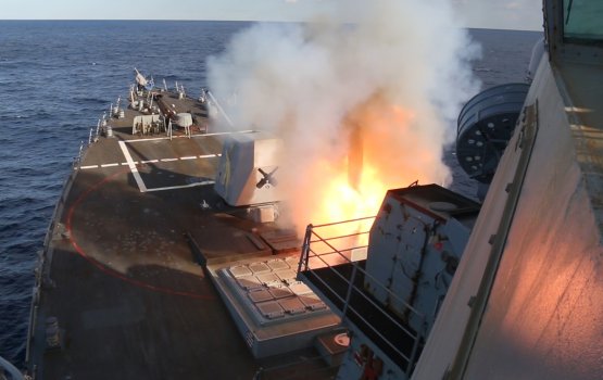 Iran in Gulf sarahadhugai huri America ge askaree marukazuthakah hamalaadheefi