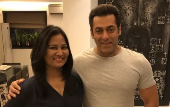 Hithuge surgery ge kurin Salman aa eku 2 gadi iruge phone eh kuri kamah bunefi