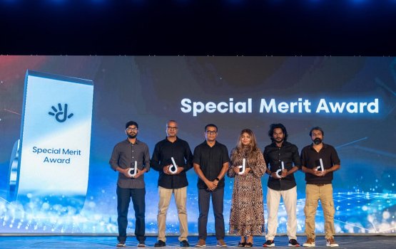 Dhiraagu in muvazzafun ge kaamiyaabee thah faahaga koh aguvazan koffi