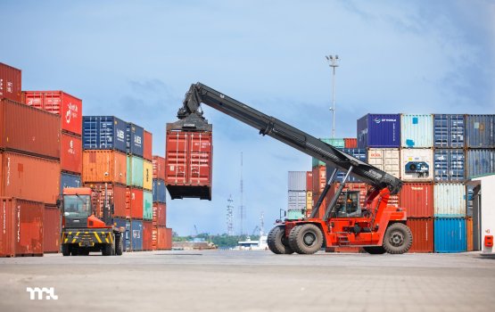 Lanka port gai thaashivi 4,000 container genesfi