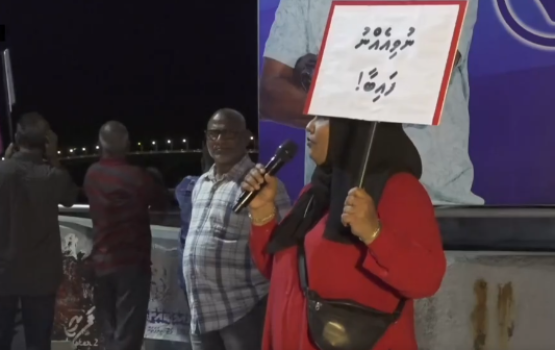 Raees Muizzu ge isthiufa ah govaalaa PNF in silsilaa muzaaharaathakeh fashaifi