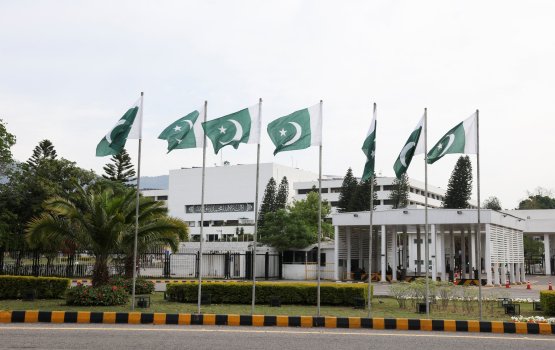 Araqchi Pakistan ah vadaigenfi, America ge mandhoobunnaa bahdhalu nukuravvaane!