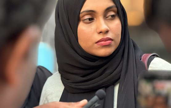 Eesha court ah haaziruvumah chit fonuvaifi