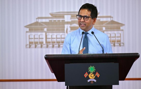Bank in viyafaari thakah vikki dollar ithuru, Viyafaari thah dhanee rangalhuvamun: Saeed