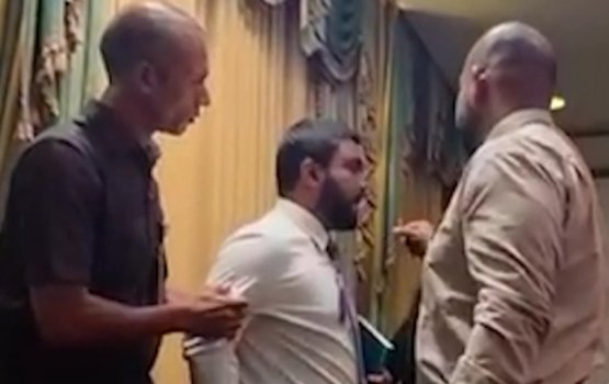 Dhanvaru gadeegai anhen muvazzafakaa Muizzu gulhi kamah bunumun Shahzan nerelaifi
