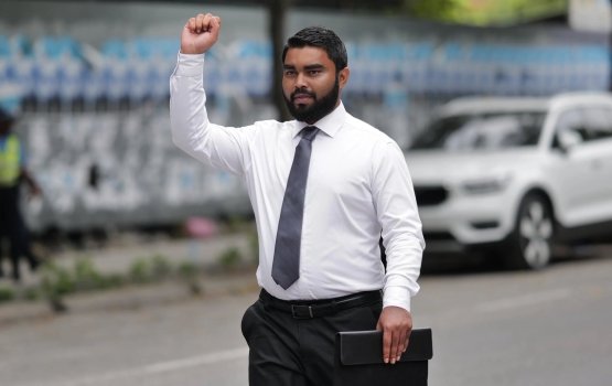 Hayyarukuri noosverin vaguthun minivankurumah Raees Yameen govaalavvaifi