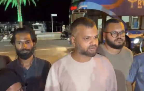 Reyge muzaaharaa in bandhukuri siyaasee hayyareen dhookohlaifi
