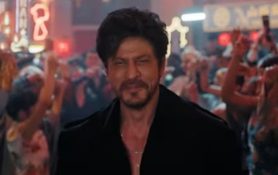 Shahrukh Khan mifaharu fenunee mulhin thafaathu koh: King khan ge aa style eh!