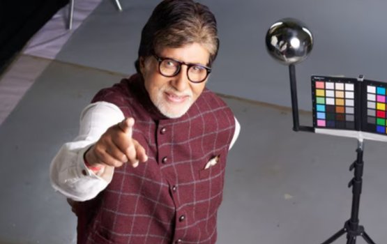 Umurun 83 aharuge Amitabh enme dhuvahakun 12 film ge masahkai ninmaalaifi