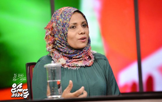 Adam Shareef ge anbikanbalun Zeenaz ah state minister kan dheefi