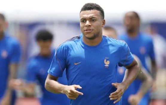 Mbappe fit, semi gai fennaane: Deschamps