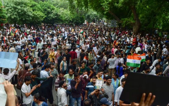 Zuvaanun feshi muzaaharaa aaeku India gai siyaasee nuthanavaskan ithuruvanee