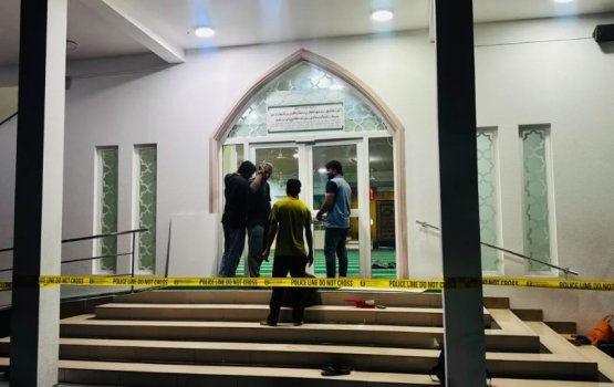 Azeeza miskithuge billoori gandu anekkaa ves thalhaalaifi