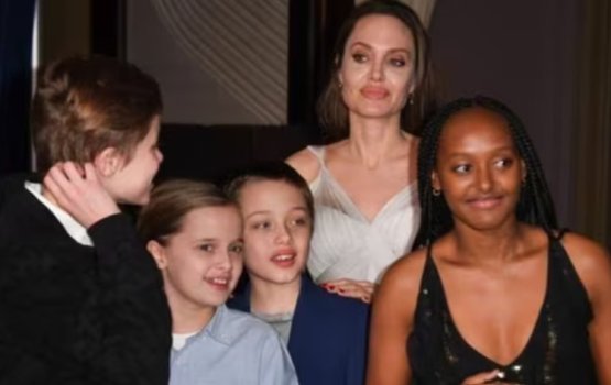 Angelina ge dharin emeehun ge namun bappa ge nan uni kuraa sababu!