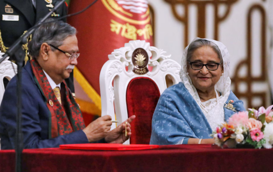 Hasina enburi gaumah dhaakan iulaan kurumaaeku dhimaavi fiththunthakaaeku Bangladeshge Raees isthiufa dhenee