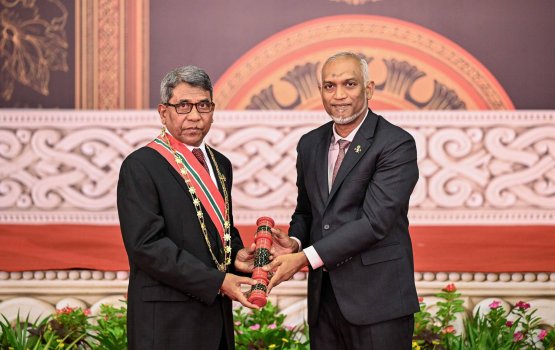 Dhaulathuge emme mathee sharafu, nishaan izzudheenge izzaiy hatharu beyfulhakah
