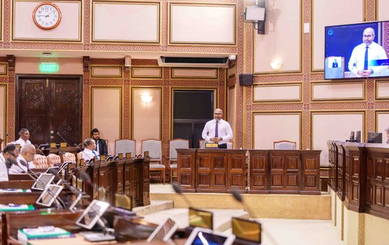 Yumnu vettunu haadhisaa ge thahugeegu gai ihumaaluvi fuluhunah fiyavalhu alhaifin: Ihusan