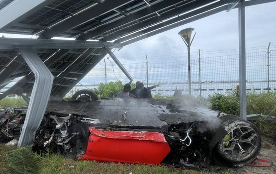 Baaru speed gai dhuvvi Lamborghini car eh control nuve solar pannel gai jehi fundu fundu