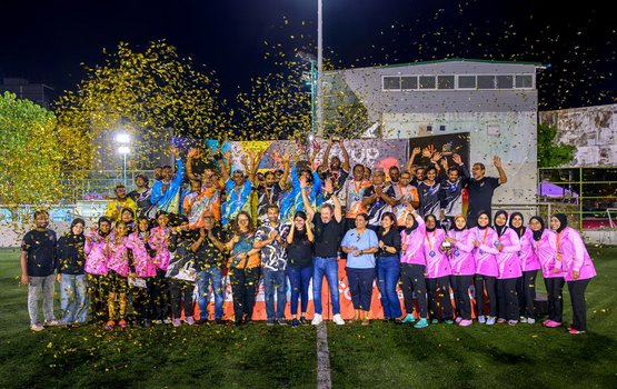 Dhiraagu muvazzafun ge 