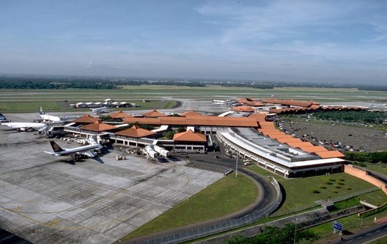 Alifaan farubadha govumaa gulhigen Jakarta airport ge flight thah medhukandaalaifi