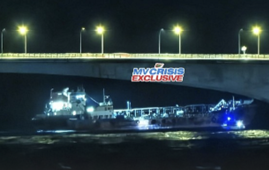 Oyaa gos Sinamale Bridge ge thanbakah theyo boat eh urijje