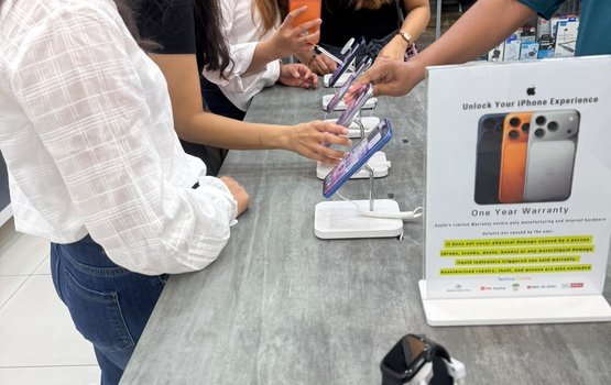 Techmo Mobile in emme fahuge Iphone ge pre booking ah hulhuvaalaifi