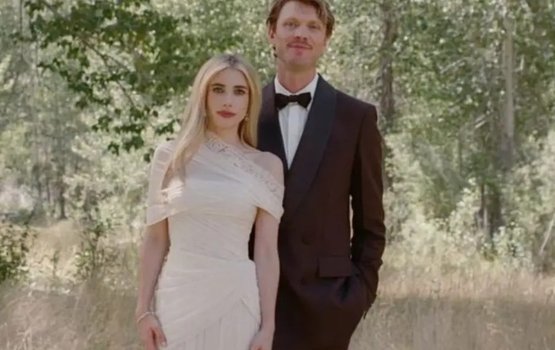 Emma Roberts aai Cody John ge kaiveneege enme furathama photo thah aanmu kohfi