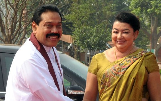 Hiyaanaathuge massalaehgai Lanka ge kureege first lady Shiranthi Rajapaksa hayyaru koffi
